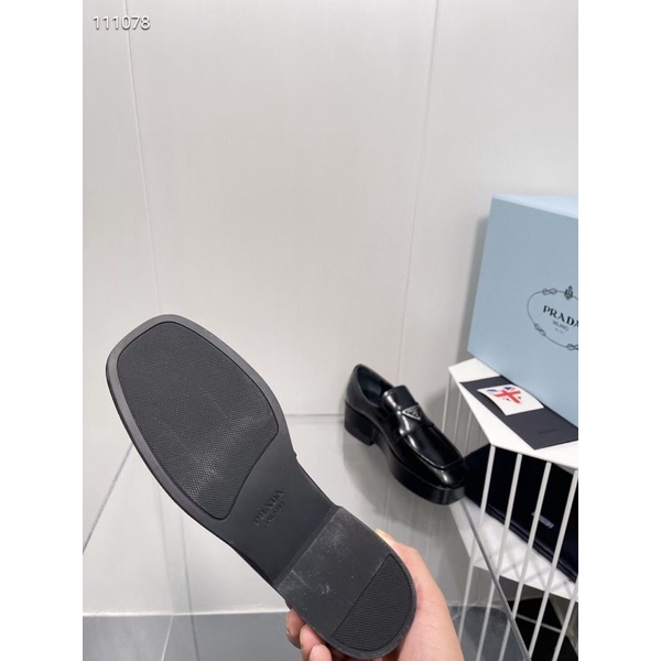 Giày lười nữ da thật logo thương hiệu Prada mẫu mới 2022 cao cấp