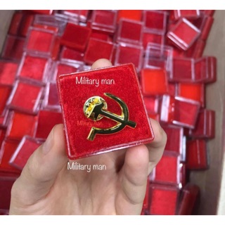 Ghim cài áo logo Búa liềm