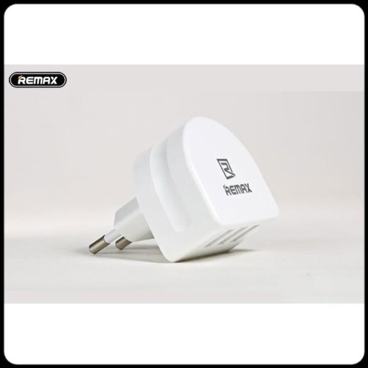 Củ sạc 3.1A 3 Cổng USB Remax Moon RP-U31 - hàng chính hãng