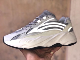 Combo 2 đôi Convers và Yz700