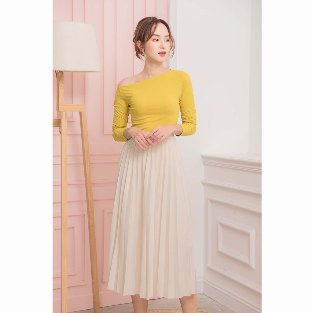 [Mã WASKT304 giảm 15% tối đa 30K đơn 99K] KOKA Áo kiểu lệch vai 26901 | BigBuy360 - bigbuy360.vn