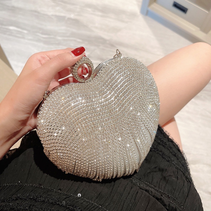 Clutch Trái Tim Tua Rua 475