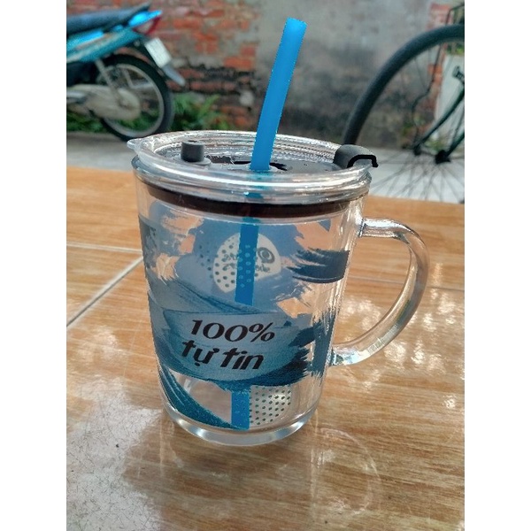 Cốc thủy tinh 500ml có tay cầm, có nắp, có ống hút