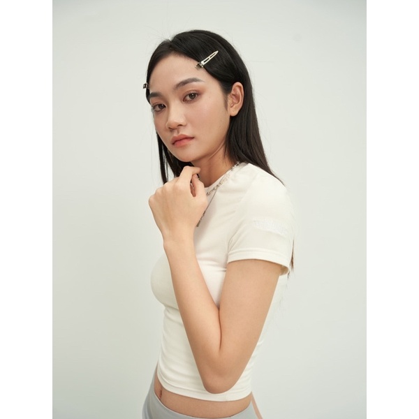 BASIC TOP - Áo basic cổ tròn dáng ôm thêu Whitelies - Whitelies Shop