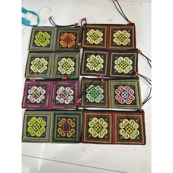 Ví Thổ cẩm thêu cầm tay