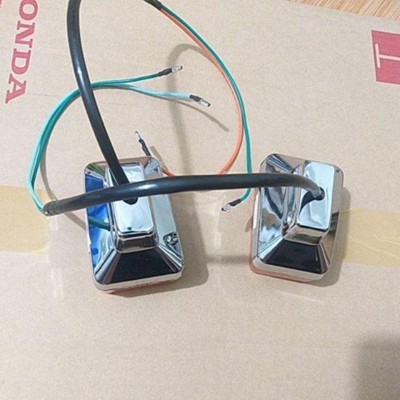 Xi nhan trước xe 82 ( giá 1 cặp xi nhan trước)