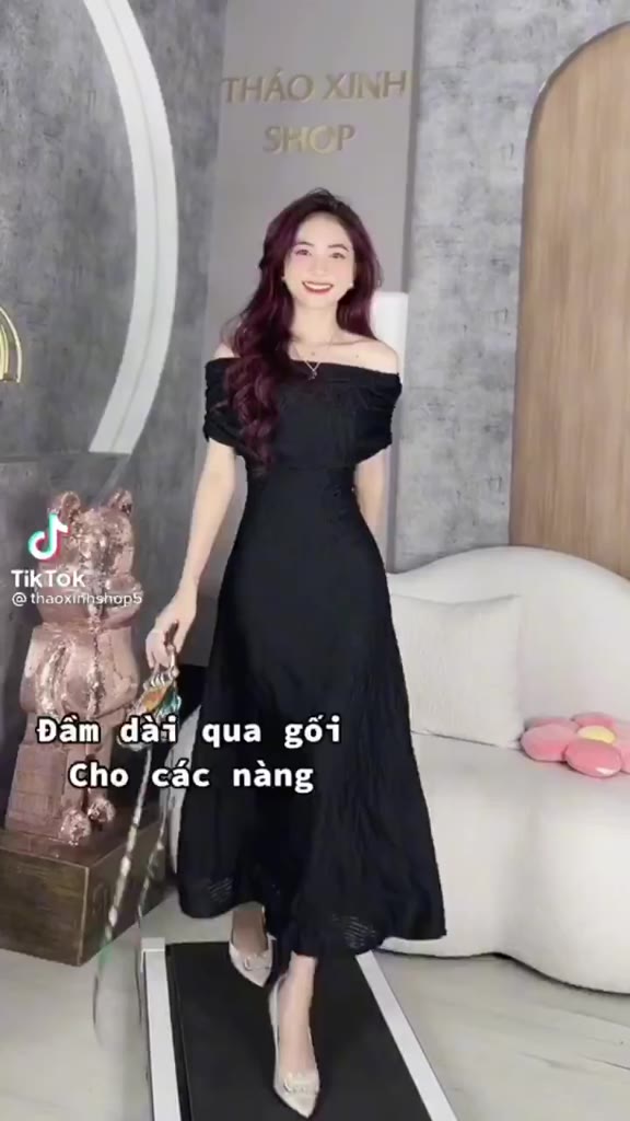 Đầm midi trễ vai đen trắng | BigBuy360 - bigbuy360.vn