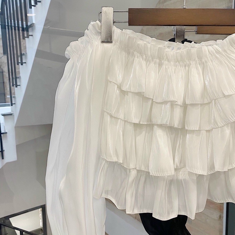 Áo bẹt vai tầng có ánh nhũ