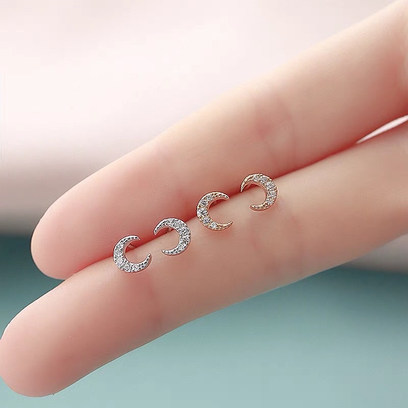 Khuyên titan trăng khuyết đính đá