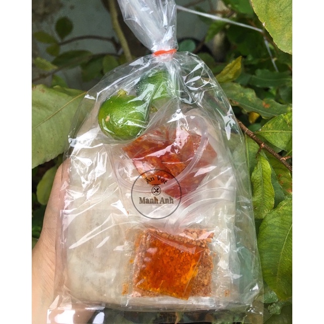 Bánh tráng chấm sate