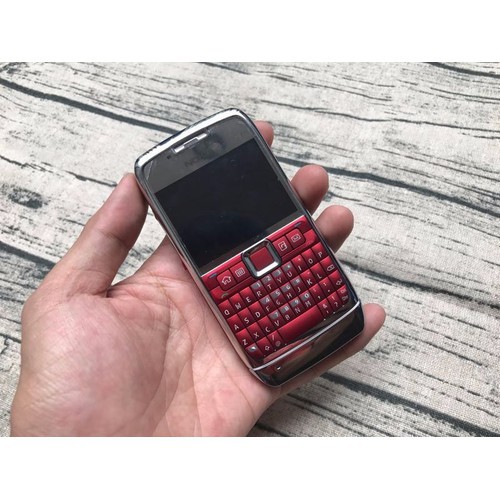 ĐIỆN THOẠI NOKA E71 THIẾT KẾ KIM LOẠI MÀU ĐEN ST2S670