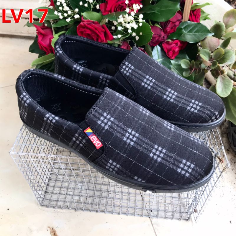 Giày lười vải nam cao cấp..đế cao su mềm.size từ 38-43.mã LV17.họa tiết kẻ sọc..mẫu mới nhất hiện nay