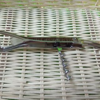 Dụng cụ khui nút chai đa năng