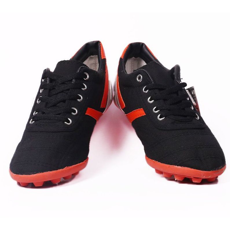 Giầy đinh đá bóng mới Thượng Đình