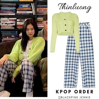 Full set quần caro trắng và áo len xanh Jennie Blackpink mặc hè