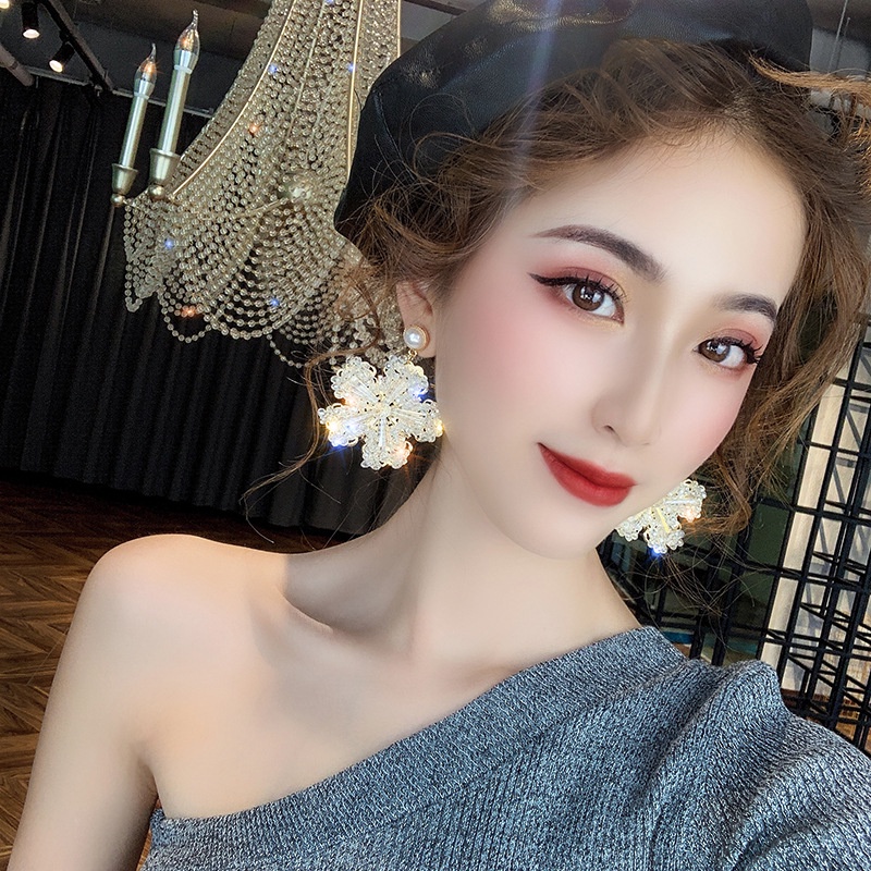 Khuyên Tai Hình Hoa Đính Đá Pha Lê Cao Cấp Sang Trọng Phong Cách Âu Mỹ Thời Trang 2022 Dành Cho Nữ