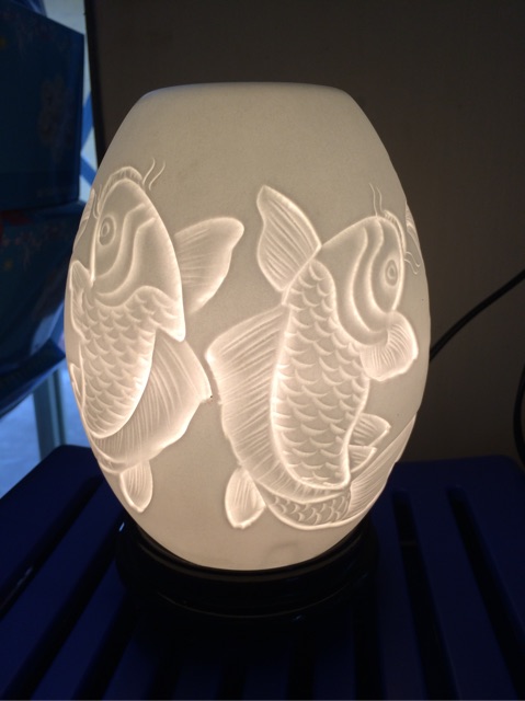 Đèn hoa sen cá chép khắc đế gỗ Bát Tràng