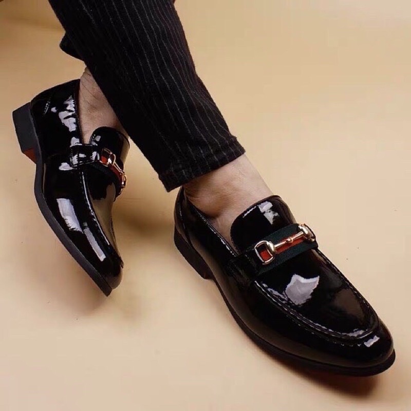 Ảnh thật ) giày lười da bóng có dây màu xanh, đỏ và logo móc trên giày