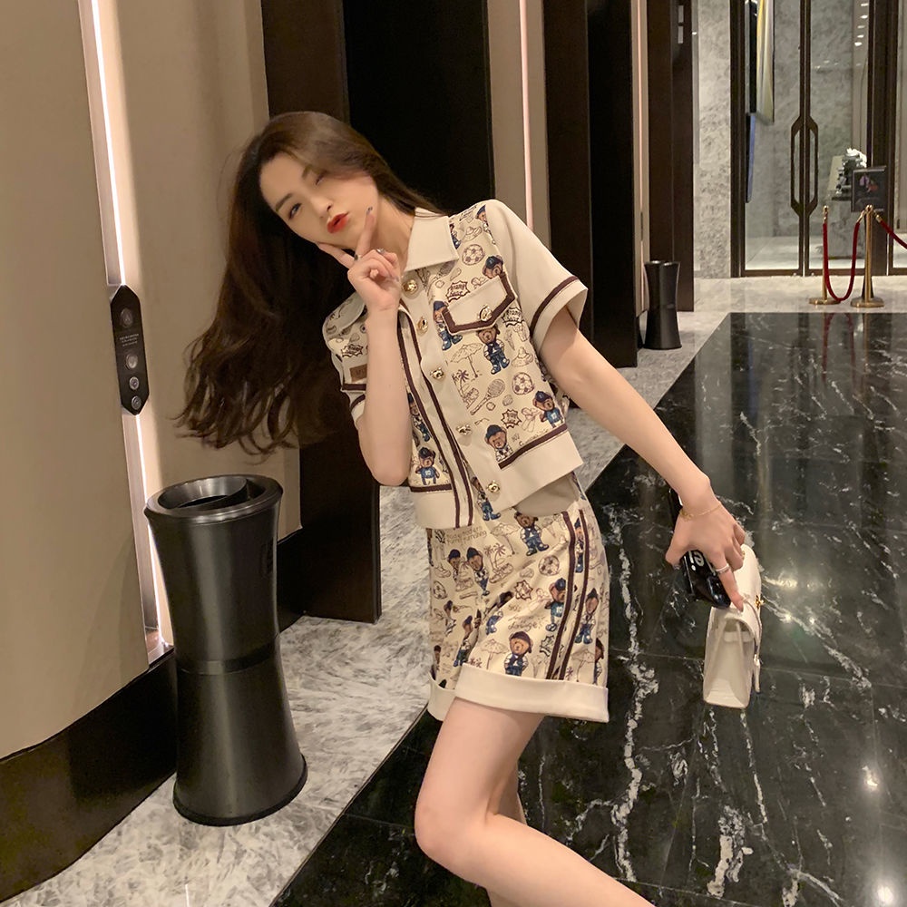 Set đồ 2 món gồm áo sơ mi tay ngắn và quần short thời trang trẻ trung cho nữ