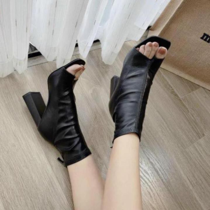 Boots Nữ, Giày Boots Nữ Thời Trang Da Mềm Đế Vuông Cao 7Cm Thiết Kế Hở Mũi Màu Đen Siêu Hot Minhtushoes Giày Nữ Cao cấp