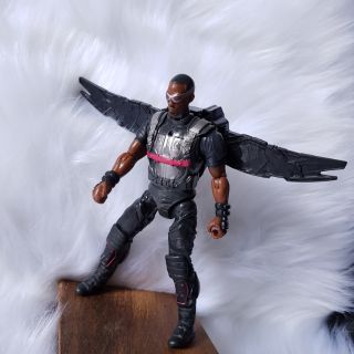 Mô hình Falcon marvel avengers