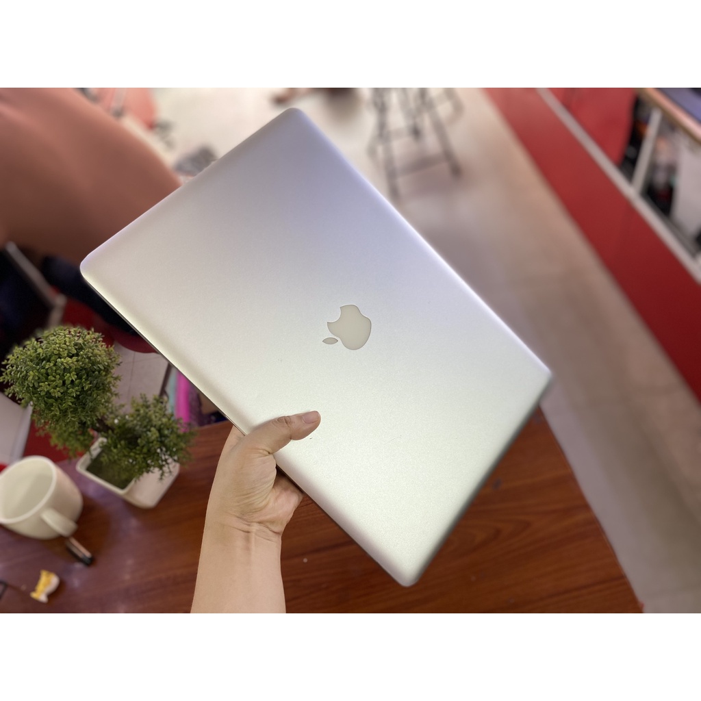 Macbook Pro 15 2010 đã qua sử dụng - Core I5 2.4Ghz - RAM 6GB - HDD 500GB sang trọng