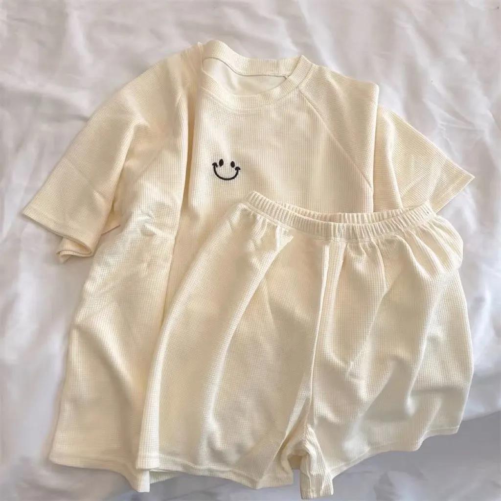 Bộ Đồ Ngủ Áo Tay Ngắn Phối Quần Short Vải Lụa Lạnh Mỏng Dáng Rộng Thoải Mái Thời Trang Mùa Hè Cho Học Sinh