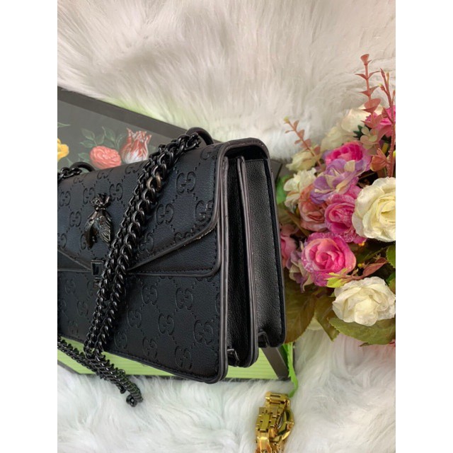 Túi xách nữ dây xích cùng màu ong chúa | BigBuy360 - bigbuy360.vn