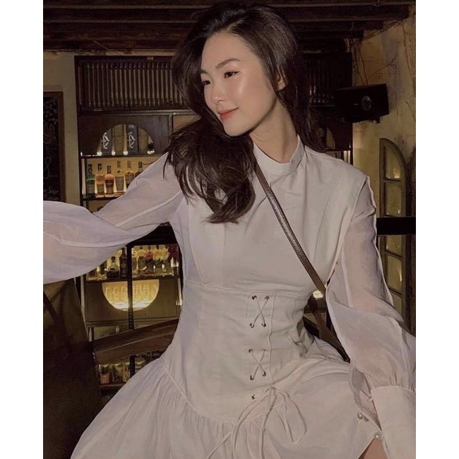 Đầm Trắng Tay dài JOYCE DRESS thiết kế nữ tính và tinh tế hiện đại với chiếc corset ôm trọn body xoè nhẹ phần đuôi váy