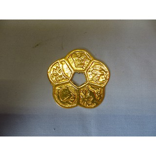 Đồng tiền hoa mai to ĐK 5cm mạ vàng. Đồng xu