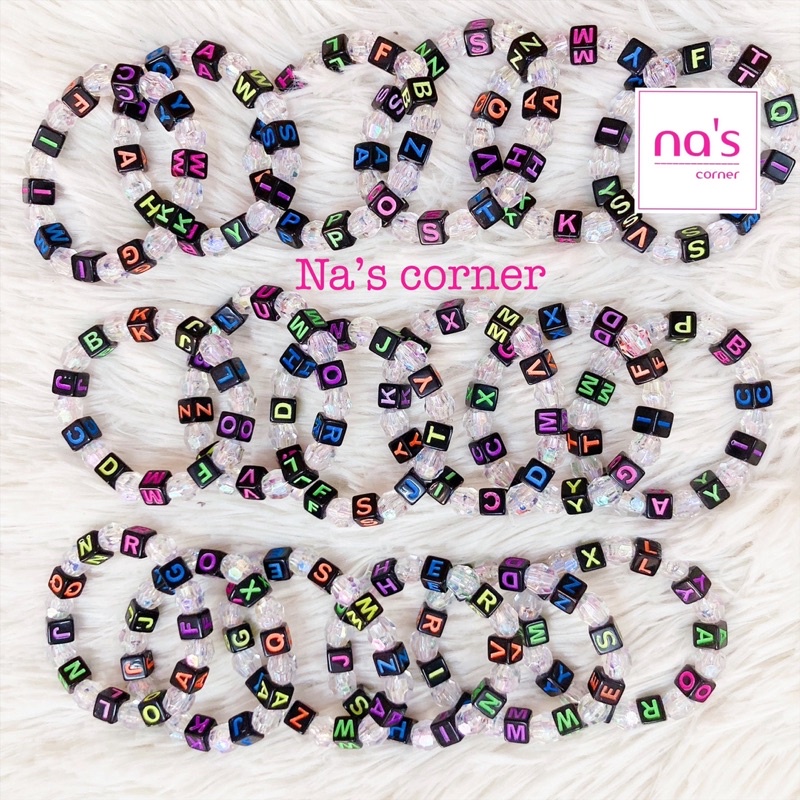 Vòng tay chữ hạt nhựa đủ màu dây cước thun