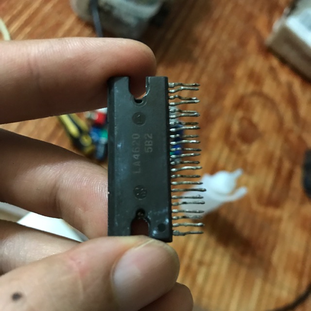 Ic LA4620 chữ vàng tháo máy Sony.