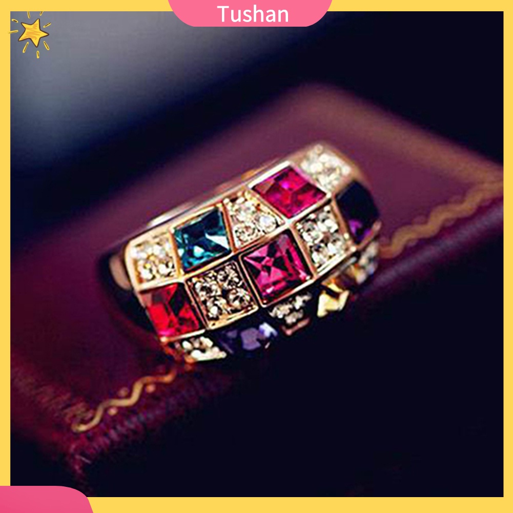 Nhẫn mạ vàng đính đá sang trọng