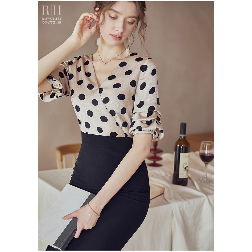 Đầm liền đuôi cá chấm bi cổ tim đấp chéo tay ngắn