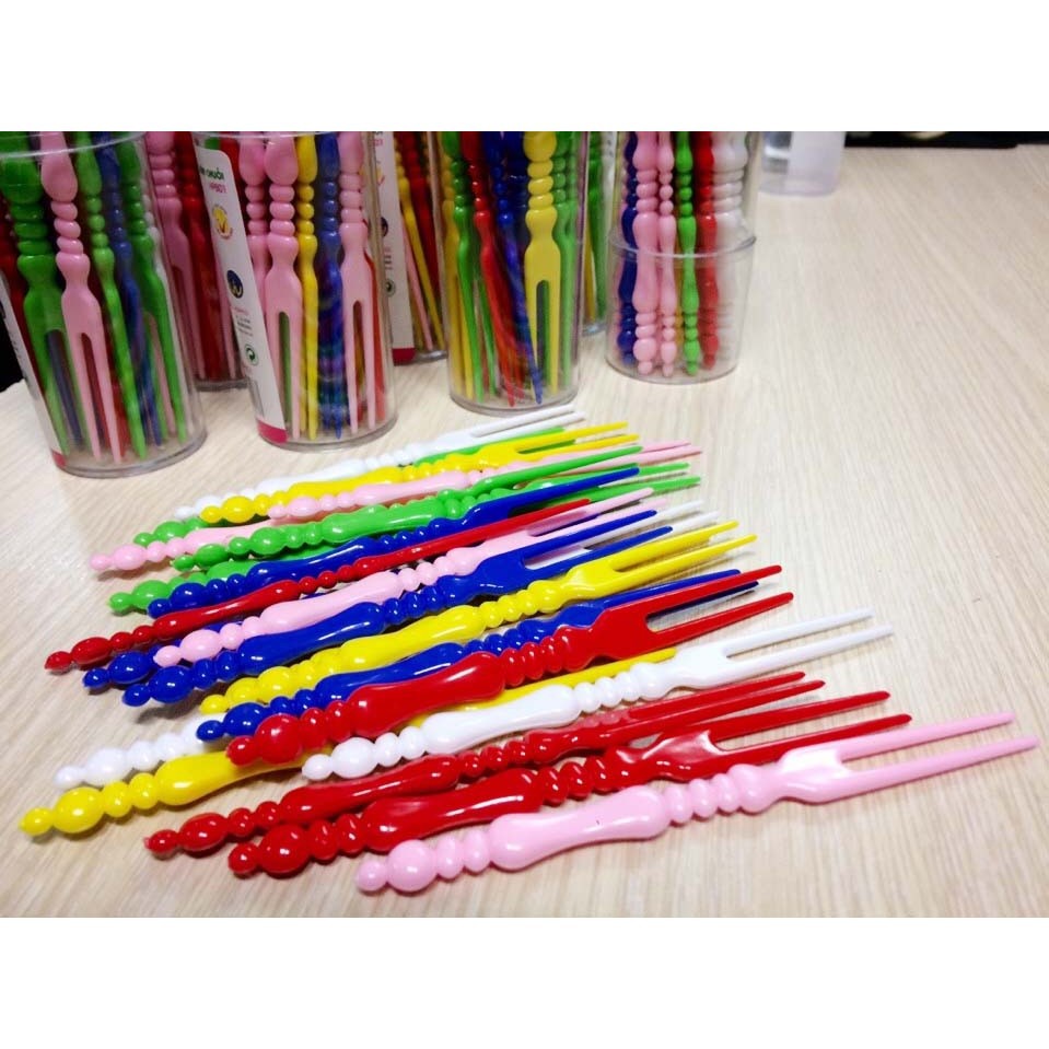 20 Nĩa Nhựa Ăn Trái Cây