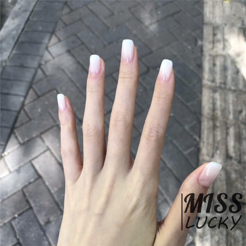 Móng tay giả kiểu vuông màu trơn gradient sang trọng độc đáo