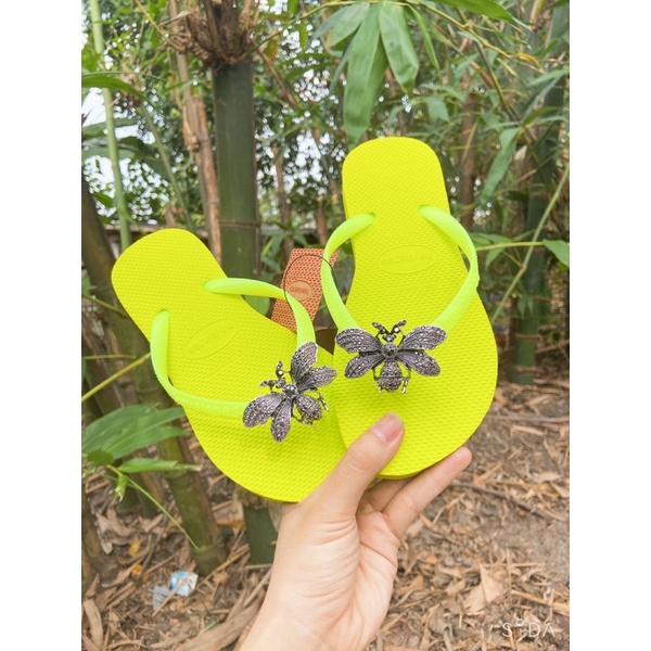 Dép xỏ ngón Havaianas kèm ong xám