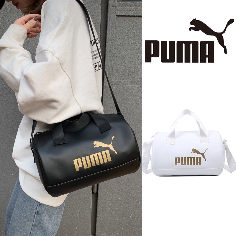 Túi đeo vai Puma hình vuông nhỏ chất liệu da màu đen vàng