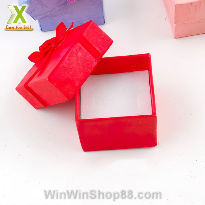 Hộp quà nhỏ có nơ - Winz.vn