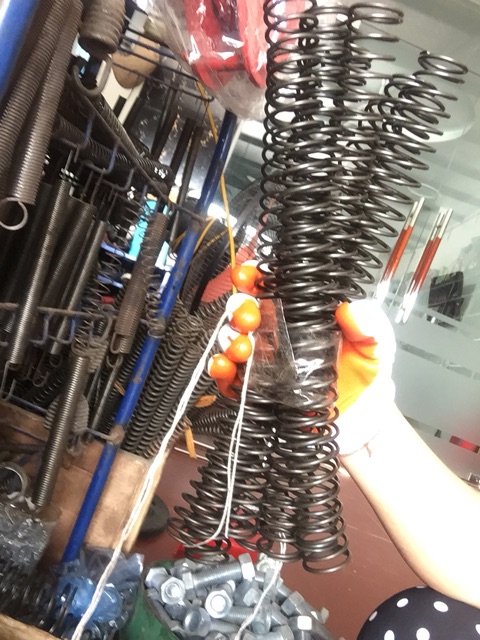 Lò xo nén phi 30 sợi 2ly dài 30cm