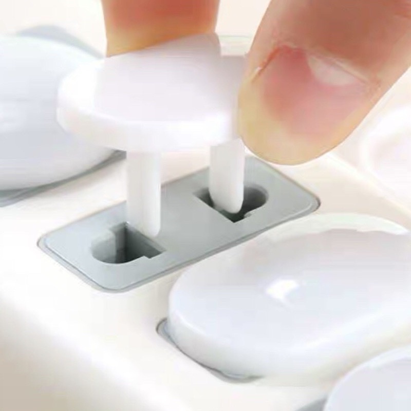 Bịt ổ điện cho bé an toàn. Bịt ổ điện 2 chân