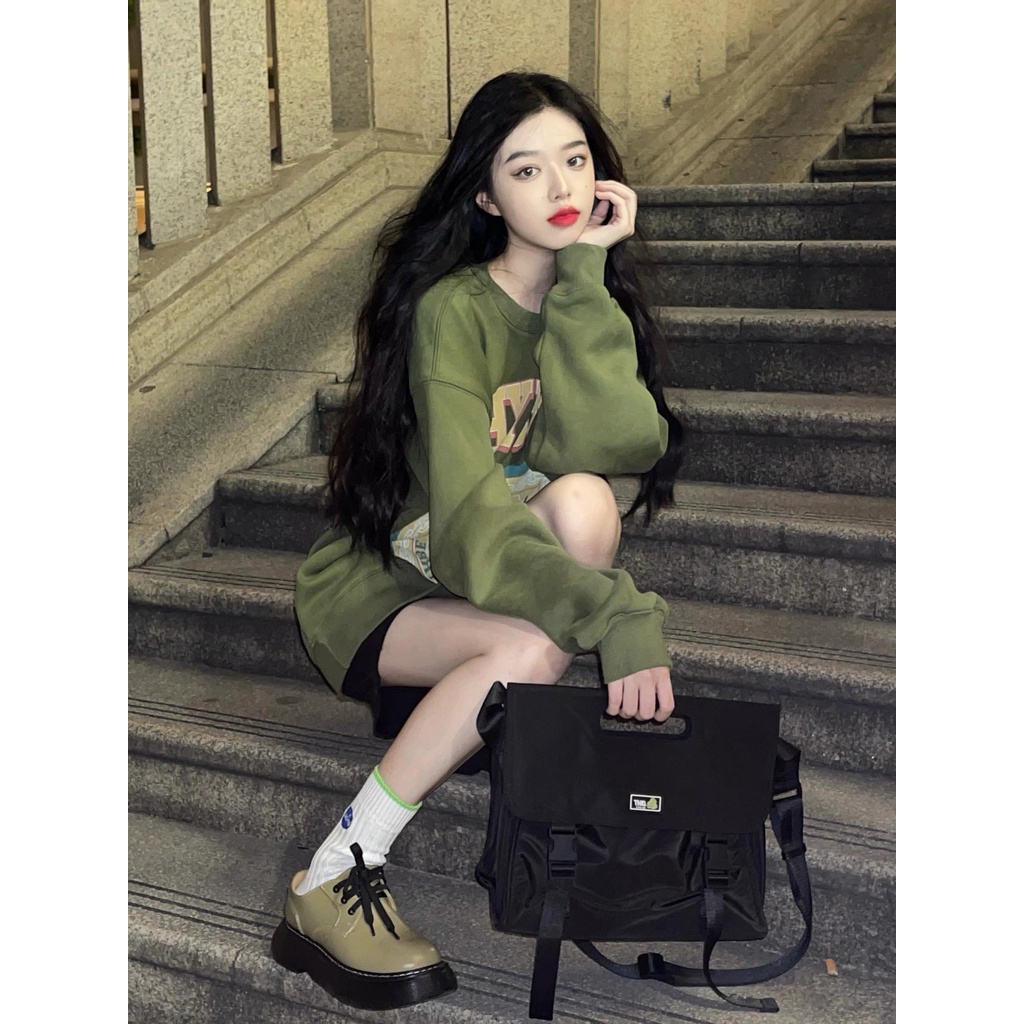Áo sweater cổ tròn dáng rộng màu xanh lá cây cho nữ