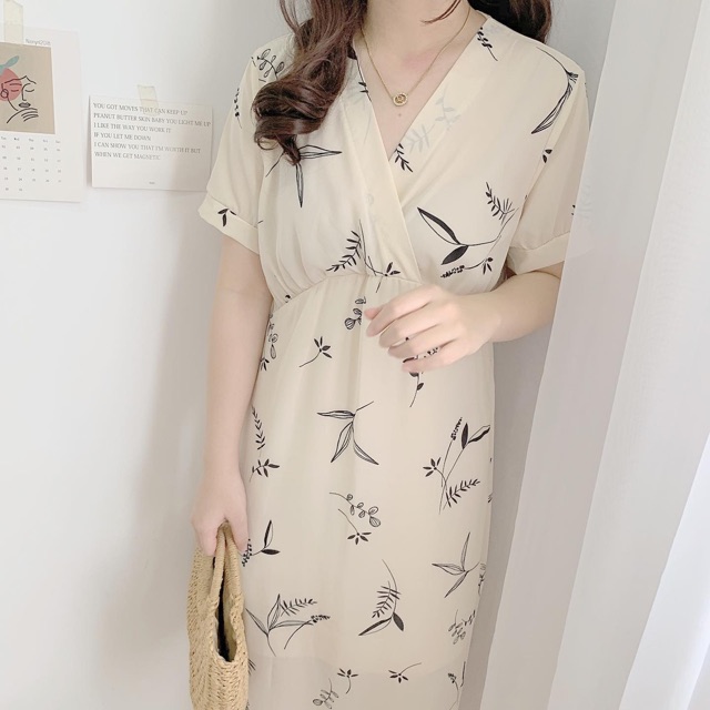 Váy hoạ tiết hoa