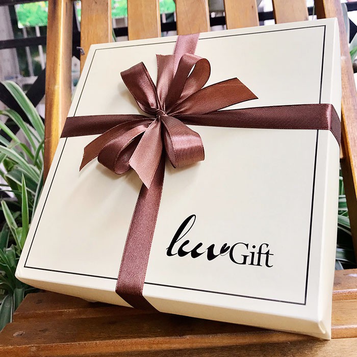 Hộp đựng quà vuông màu trắng sữa - hộp quà sang trọng LuvGift kèm nơ, rơm lót | WebRaoVat - webraovat.net.vn