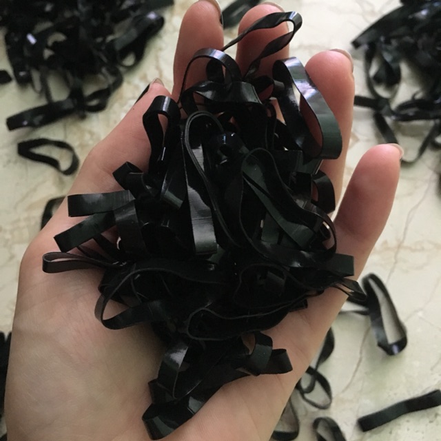 Nịt đen buộc tóc