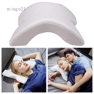 Gối xốp mềm hình vòm cong thiết kế lỗ kê tay/cổ/lưng cho cặp đôi nằm cạnh nhau