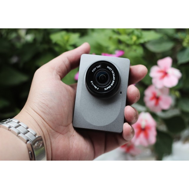 Camera hành trình Xiaomi Yi Dash độ nét 2k, góc quay 165 độ