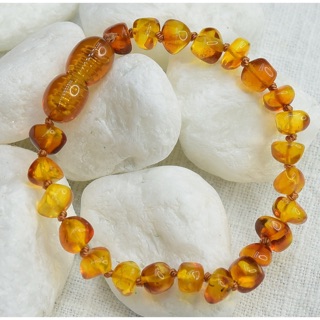 Vòng tay hổ phách Baltic cho bé