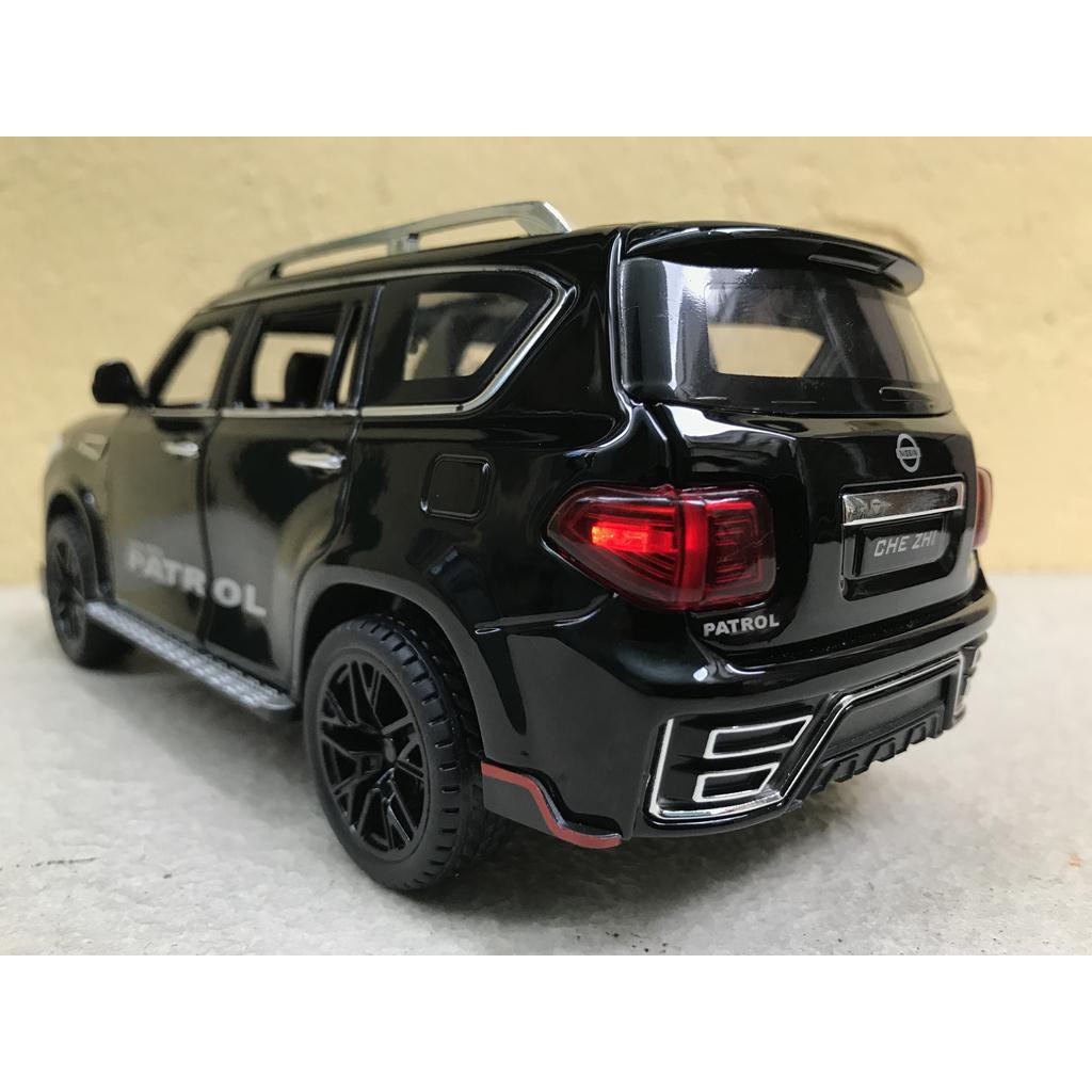 Mô hình xe Ô tô NISSAN PATROL 1:24