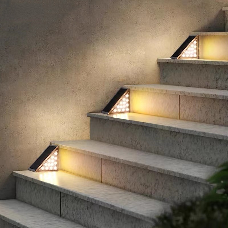 Đèn Led Năng Lượng Mặt Trời Chiếu Sáng Cầu Thang Ngoài Trời Sử Dụng Năng Lượng Mặt Trời